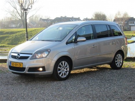 Opel Zafira - 1.6 Executive - Airco - Navigatie - 7 Persoons - 1