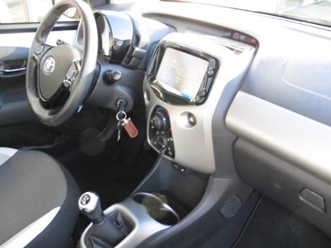 Toyota Aygo - 1.0 VVT-i x-play incl 12 mnd bovaggarantie & 12 mnd mobiliteitsgarantie - 1