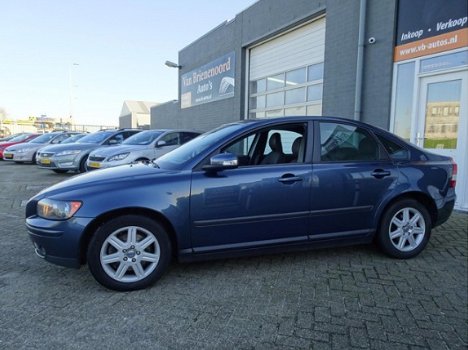 Volvo S40 - 2.4 Edition I automaat met trekhaak en automatische airco - 1