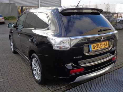 Mitsubishi Outlander - 2.0 PHEV Instyle 4x4 EX B.T.W. NAVI/LEDER/SCHUIF, KANTELDAK - 1