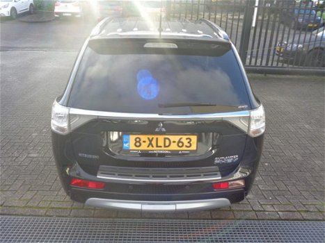 Mitsubishi Outlander - 2.0 PHEV Instyle 4x4 EX B.T.W. NAVI/LEDER/SCHUIF, KANTELDAK - 1