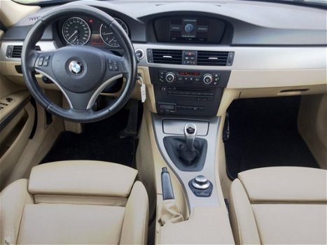 BMW 3-serie Touring - 320i Business Line | Leder | Navigatie | 18 Inch | Xenon - 1