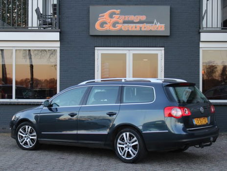 Volkswagen Passat Variant - 3.2 VR6 DSG 251PK Comfortline 4-Motion Navigatie, Trekhaak - 1