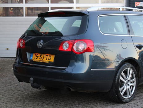 Volkswagen Passat Variant - 3.2 VR6 DSG 251PK Comfortline 4-Motion Navigatie, Trekhaak - 1