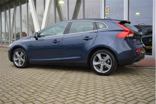 Volvo V40 - T2 1.6 MOMENTUM BUSINESS NAVI/PDC/CLIMA/17 INCH LM - 1
