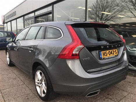 Volvo V60 - 2.4 D6 Twin Engine Summum Xenon Navi climate Stoelverw. BLIS adapt. Cruise Dealer onderh - 1