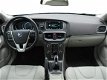 Volvo V40 - D4 2.0 190pk Momentum Business Business Pack Connect + Intellisafe Pro Line Pakket - 1 - Thumbnail