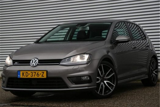 Volkswagen Golf - 1.4 TSI 150pk DSG ACT Business Edition R-Line 18'' LMV Xenon Navigatie 43 - 1