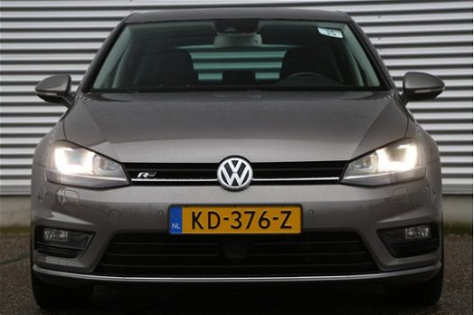 Volkswagen Golf - 1.4 TSI 150pk DSG ACT Business Edition R-Line 18'' LMV Xenon Navigatie 43 - 1