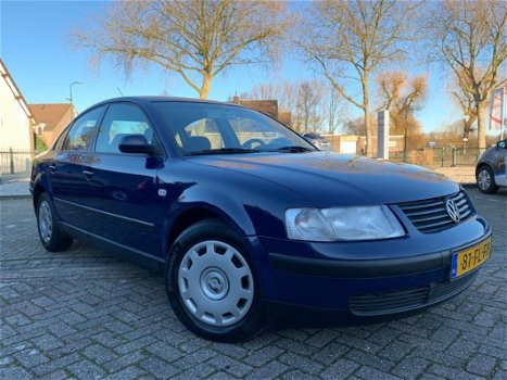 Volkswagen Passat - 1.9 TDI Comfortline 4Motion H6 1e Eigenaar / Climate Control / Cruise Control - 1