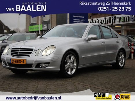 Mercedes-Benz E-klasse - 200 K. AUTOM AVANTGARDE NAVI XENON 1/2LEER ECC 81000KM - 1