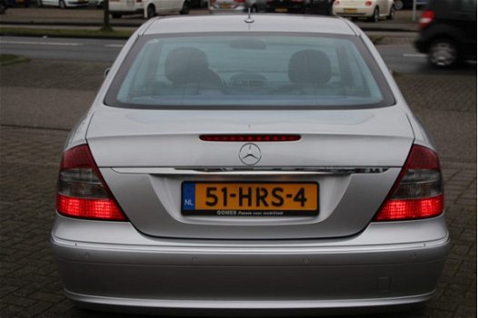 Mercedes-Benz E-klasse - 200 K. AUTOM AVANTGARDE NAVI XENON 1/2LEER ECC 81000KM - 1