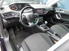 Peugeot 308 - 1.2 110pk Blue Lease Executive met Panorama en Navigatie