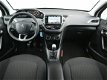 Peugeot 208 - 1.2 110 pk Signature Navigatie / Parkeersensoren / Airco - 1 - Thumbnail