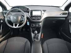 Peugeot 208 - 1.2 82 pk Signature Navigatie / Airco / Parkeersensoren