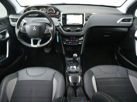 Peugeot 2008 - 1.2 82 pk automaat Allure Navigatie / Parkeersensoren / Climate Control - 1