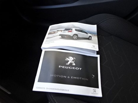 Peugeot 2008 - 1.2 PureTech 110pk Style Trekhaak Navigatie - 1