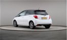 Toyota Yaris - 1.5 Hybrid Dynamic Bi-Tone, Automaat, Navigatie - 1 - Thumbnail