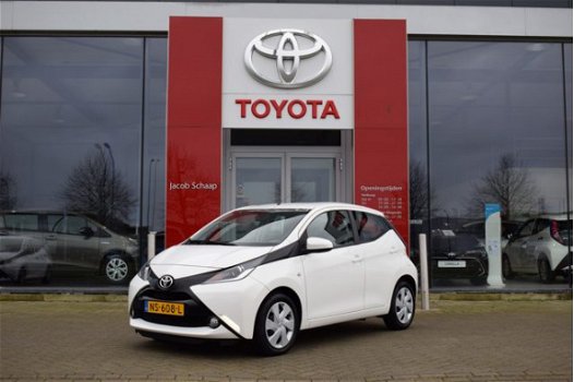 Toyota Aygo - 1.0 VVT-i 70pk x-play | Navigatie | Airco | Bluetooth connectiviteit | - 1