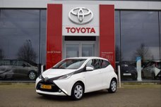 Toyota Aygo - 1.0 VVT-i 70pk x-play | Navigatie | Airco | Bluetooth connectiviteit |