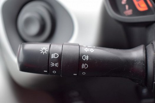 Toyota Aygo - 1.0 VVT-i 70pk x-play | Navigatie | Airco | Bluetooth connectiviteit | - 1
