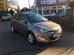 Hyundai i20 - 1.2i i-Deal airco, bluetooth, parkeersensoren, lichtmetalen velgen, start stop systeem - 1 - Thumbnail