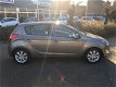 Hyundai i20 - 1.2i i-Deal airco, bluetooth, parkeersensoren, lichtmetalen velgen, start stop systeem - 1 - Thumbnail