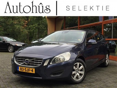 Volvo V60 - 2.0 D3 Kinetic * Uistekend onderhouden - 1