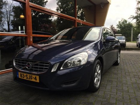 Volvo V60 - 2.0 D3 Kinetic * Uistekend onderhouden - 1