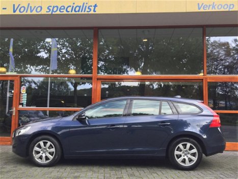 Volvo V60 - 2.0 D3 Kinetic * Uistekend onderhouden - 1