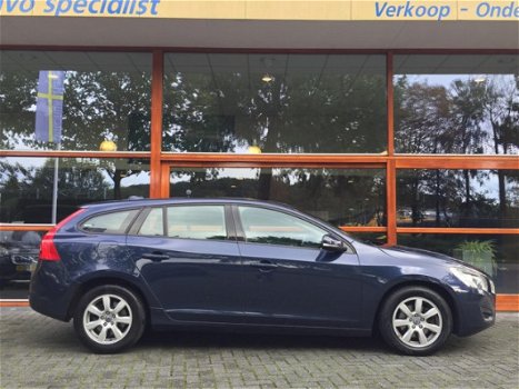 Volvo V60 - 2.0 D3 Kinetic * Uistekend onderhouden - 1