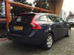 Volvo V60 - 2.0 D3 Kinetic * Uistekend onderhouden - 1 - Thumbnail