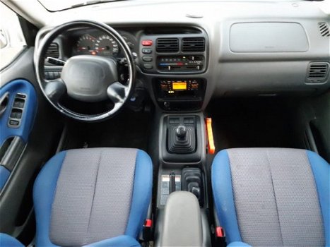 Suzuki Grand Vitara - 2.0i 4WD FreeStyle Airco Afn.trekhaak NL-auto - 1