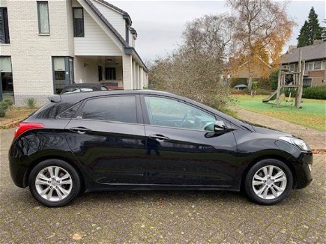 Hyundai i30 - GERESERVEERD - 1