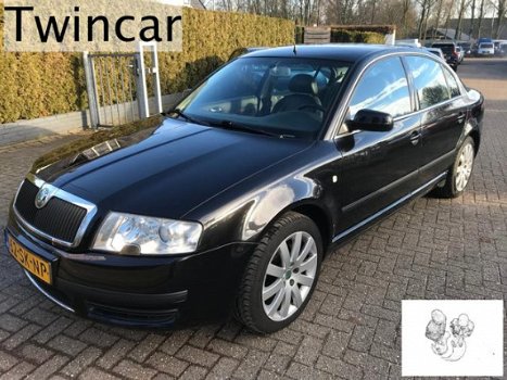 Skoda Superb - 2.0 TDI 140pk Elegance ECC LEDER XENON - 1