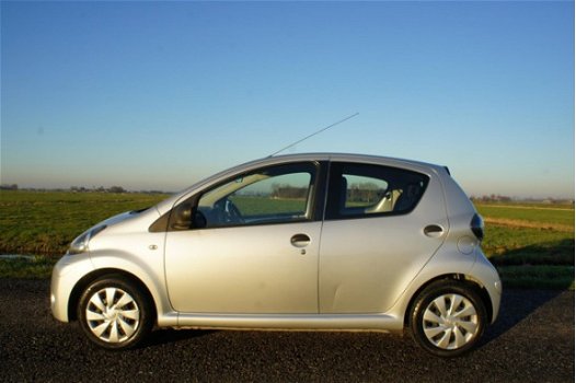 Toyota Aygo - 1.0 VVT-i Now Navi Airco 5Deurs - 1