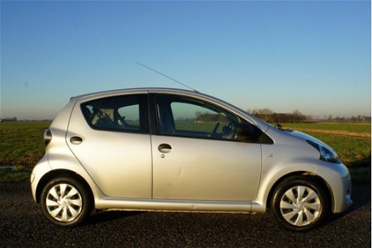 Toyota Aygo - 1.0 VVT-i Now Navi Airco 5Deurs - 1