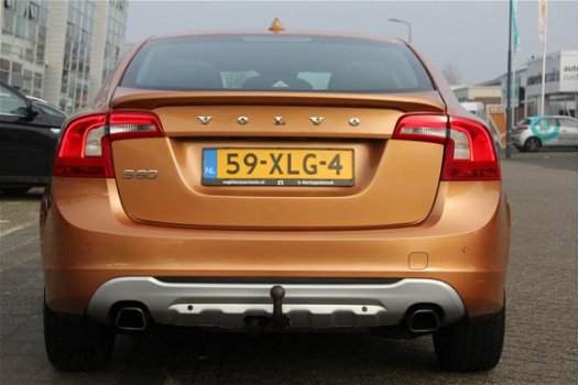 Volvo S60 - 1.6 T3 150pk Momentum Trekhaak Saffron Pearl - 1