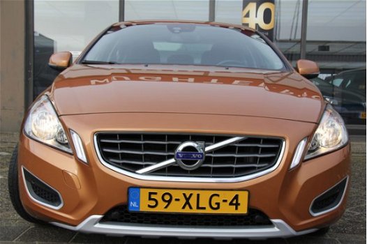 Volvo S60 - 1.6 T3 150pk Momentum Trekhaak Saffron Pearl - 1