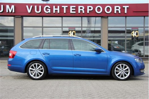 Skoda Octavia Combi - 1.6 TDI DSG Elegance Style/Xenon/Trekhaak/camera - 1