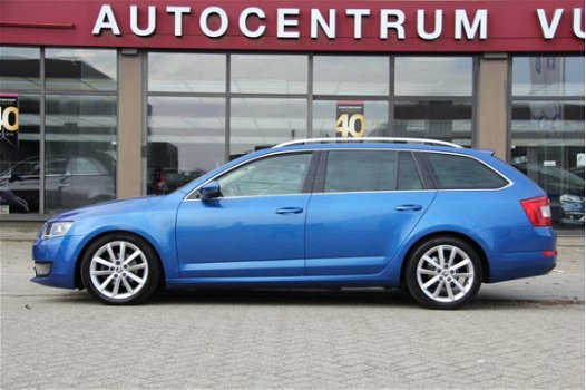 Skoda Octavia Combi - 1.6 TDI DSG Elegance Style/Xenon/Trekhaak/camera - 1