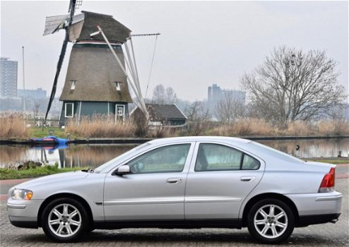 Volvo S60 - 2.4 Kinetic Dealer auto, Youngtimer - 1