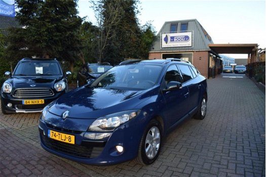 Renault Mégane Estate - 1.5 dCi Parisienne PANODAK/NAVI/.CRUISE/AIRCO/TREKHAAK - 1