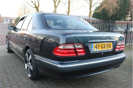 Mercedes-Benz E-klasse - 200 CDI Classic Aut. Airco Rijdt super - 1