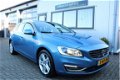 Volvo V60 - 2.4 D6 AWD Plug-In Hybrid Summum Adapt.Cr | MARGE | BLIS | Schuifdak | Trekhaak - 1 - Thumbnail