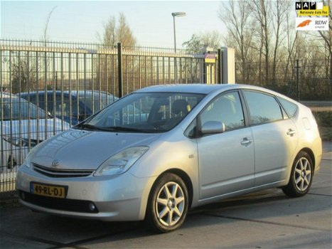 Toyota Prius - 1.5 VVT-i Business Edition LEER/ KEYLESS/ JBL - 1