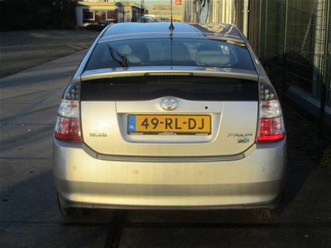 Toyota Prius - 1.5 VVT-i Business Edition LEER/ KEYLESS/ JBL - 1