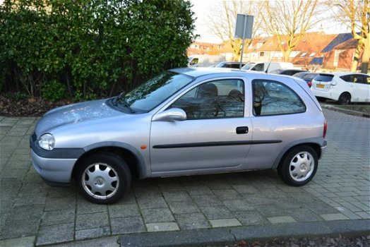 Opel Corsa - 1.2i-16V Strada Cool MET JAAR APK AUTOMAAT - 1