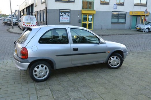 Opel Corsa - 1.2i-16V Strada Cool MET JAAR APK AUTOMAAT - 1