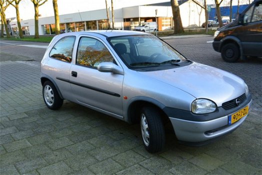 Opel Corsa - 1.2i-16V Strada Cool MET JAAR APK AUTOMAAT - 1